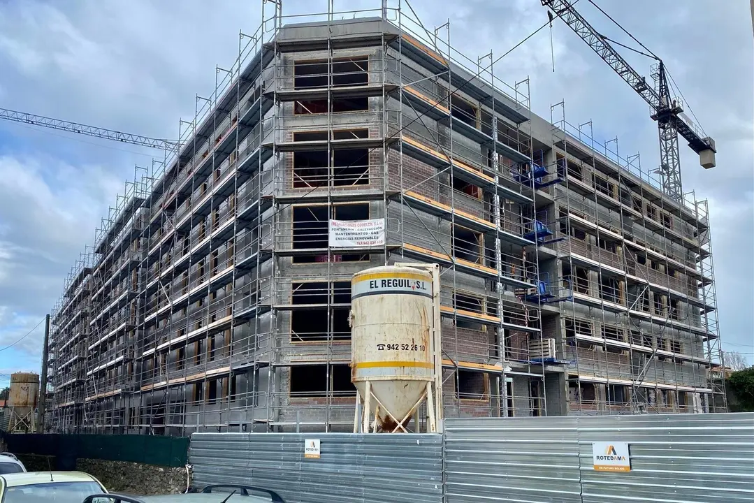 Archivo - Edificio en construcci&oacute;n