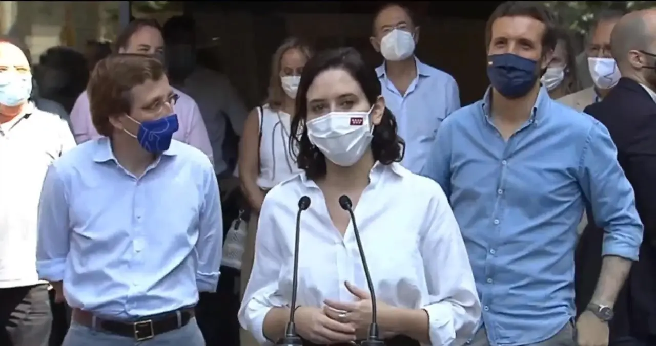 Varios miembros del PP asisten a la manifestaci&oacute;n contra los indultos, en Madrid (Espa&ntilde;a), a 13 de julio de 2021. De izquierda a derecha: Jos&eacute; Luis Mart&iacute;nez-Almeida, Isabel D&iacute;az Ayuso y Pablo Casado.