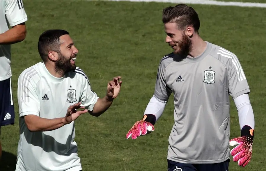 Spain goalkeeper David de Gea (R) and teammate Jordi Alba during a training session in Seville, Spain, 13 June 2021. Spain will face Sweden in their UEFA EURO 2020 group E preliminary round soccer match on 14 June 2021. (Espa&ntilde;a, Suecia, Sevilla) EFE/EPA/Julio Munoz / POOL