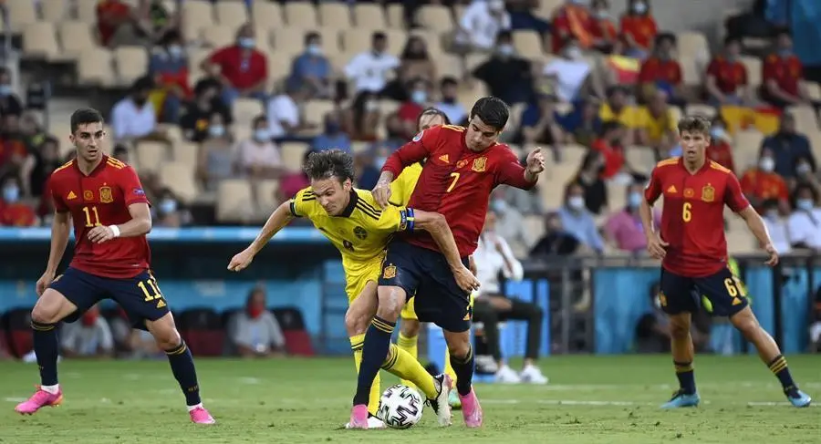 &Aacute;lvaro Morata (R) de Espa&ntilde;a en acci&oacute;n contra Sebastian Larsson de Suecia durante el partido de f&uacute;tbol de la ronda preliminar del grupo E de la UEFA EURO 2020 entre Espa&ntilde;a y Suecia en Sevilla, Espa&ntilde;a, 14 de junio de 2021. (Espa&ntilde;a, Suecia, Sevilla) EFE/EPA/Pierre Philippe Marcou / POOL (RESTRICCIONES: S&oacute;lo para fines informativos editoriales. Las im&aacute;genes deben aparecer como im&aacute;genes fijas y no deben emular las secuencias de v&iacute;deo de la acci&oacute;n del partido. Las fotograf&iacute;as que se publiquen en las publicaciones en l&iacute;nea deber&aacute;n tener un intervalo de al menos 20 segundos entre la publicaci&oacute;n).

Traducci&oacute;n realizada con la versi&oacute;n gratuita del traductor www.DeepL.com/Translator