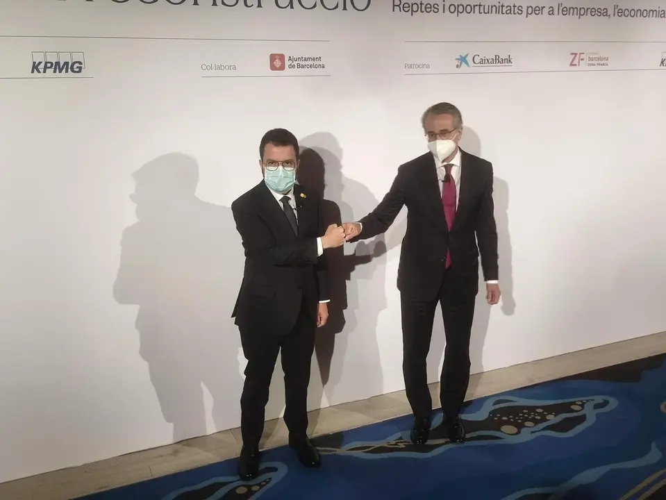 El presidente de la Generalitat, Pere Aragon&egrave;s, y el presidente del Cercle d'Economia, Javier Faus, antes de su intervenci&oacute;n en la Reuni&oacute;n Anual del Cercle d'Economia.