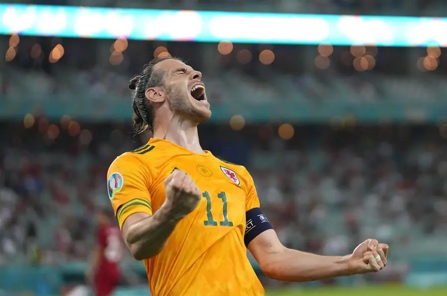 Gareth Bale, de Gales, celebra el 2-0 de su equipo durante el partido de f&uacute;tbol de la ronda preliminar del grupo A de la Eurocopa 2020 entre Turqu&iacute;a y Gales en Bak&uacute;, Azerbaiy&aacute;n, el 16 de junio de 2021. (Azerbaiy&aacute;n, Turqu&iacute;a) EFE/EPA/Darko Vojinovic