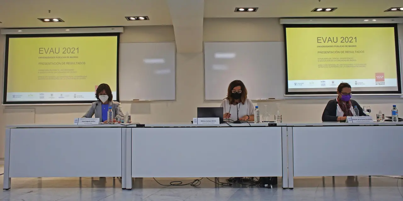 La directora general de Universidades y Ense&ntilde;anzas Art&iacute;sticas, Irene Delgado Sotillos, y la vicerrectora de Estudiantes e Igualdad de la Universidad Carlos III, M&oacute;nica Campos G&oacute;mez.