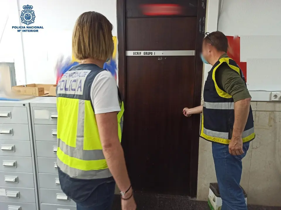 La Polic&iacute;a Nacional detiene a tres personas en Palma por realizar matrimonios de conveniencia.