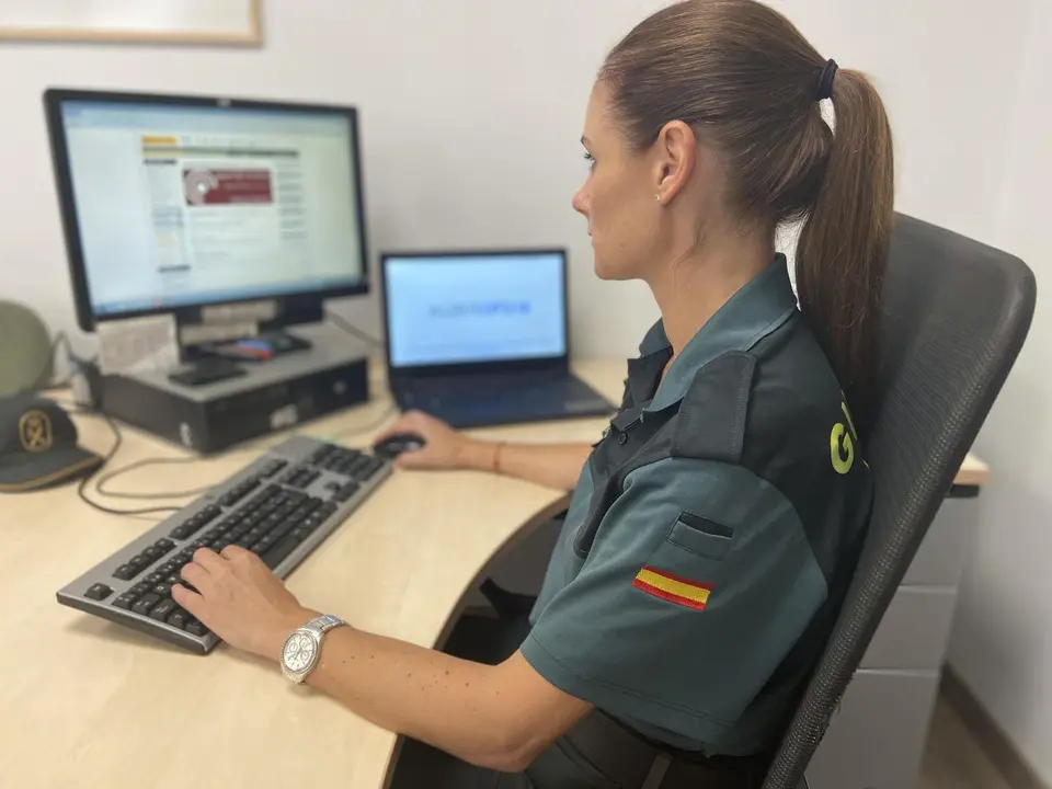 Archivo - Agente de la Guardia Civil de Huelva.