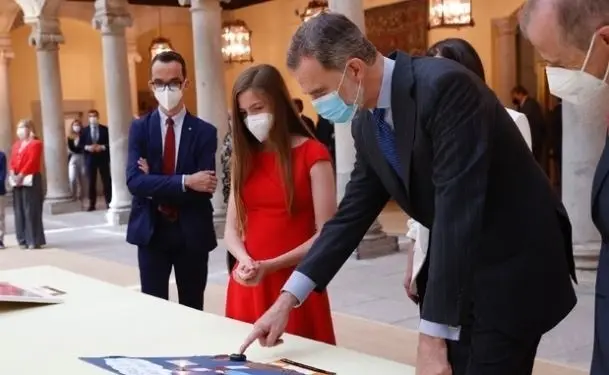 El Rey Felipe VI recibe a los ganadores del concurso '&iquest;Qu&eacute; es un Rey para ti?'