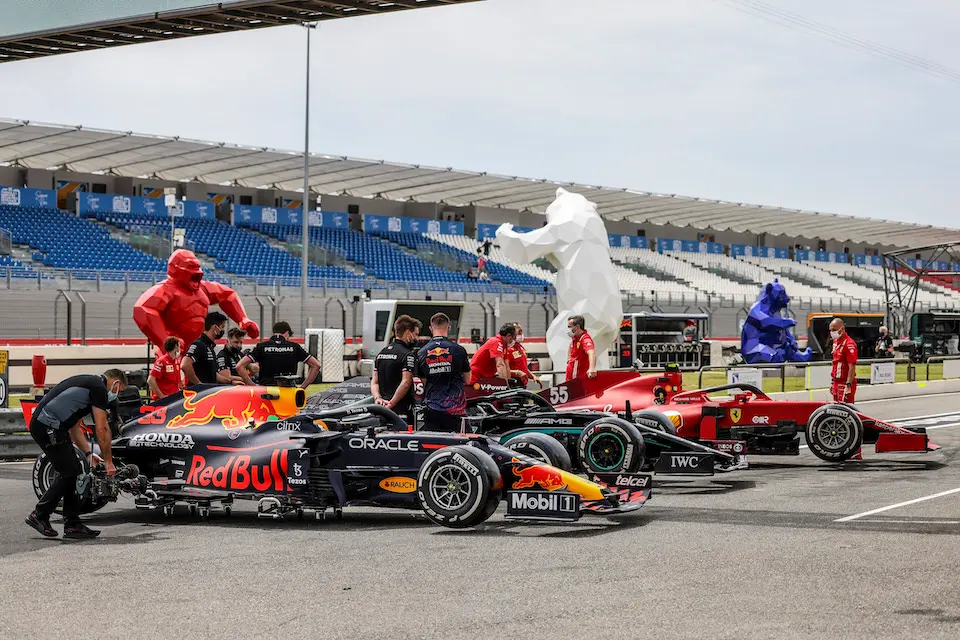 Ambiance pitlane,33 VERSTAPPEN Max (nld), Red Bull Racing Honda RB16B, 55 SAINZ Carlos (spa), Scuderia Ferrari SF21 44 HAMILTON Lewis (gbr), Mercedes AMG F1 GP W12 E Performance, durante el Gran Premio Emirates de Francia 2021 de F&oacute;rmula 1, s&eacute;ptima ronda del Campeonato Mundial de F&oacute;rmula Uno FIA 2021 del 18 al 20 de junio en el Circuito Paul Ricard, en Le Castellet, Francia - Foto Marc de Mattia / DPPI