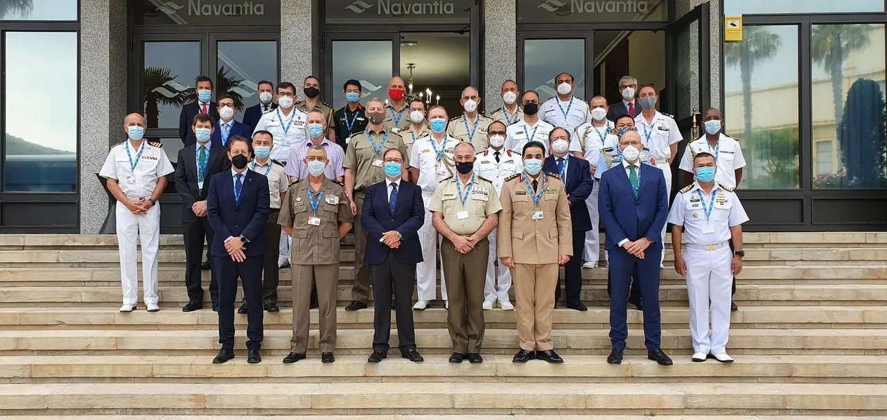 Agregados de Defensa de 16 pa&iacute;ses conocen el submarino S-81 Isaac Peral
