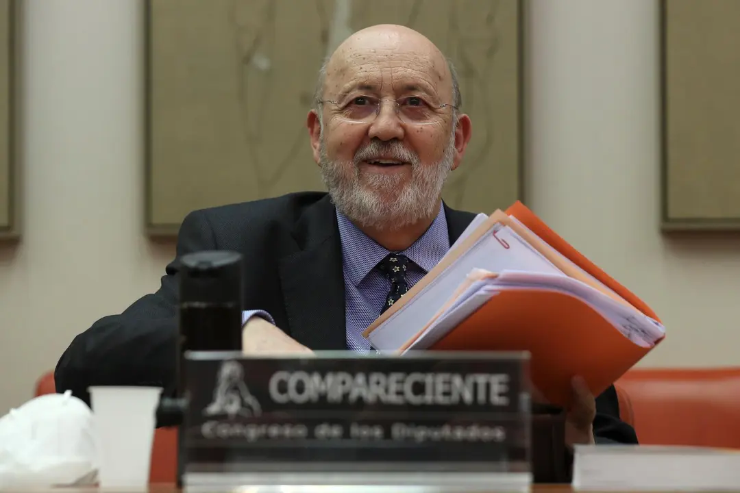 Archivo - El presidente del Centro de Investigaciones Sociol&oacute;gicas, Jos&eacute; Felix Tez&aacute;nos, comparece en la Comisi&oacute;n Constitucional del Congreso