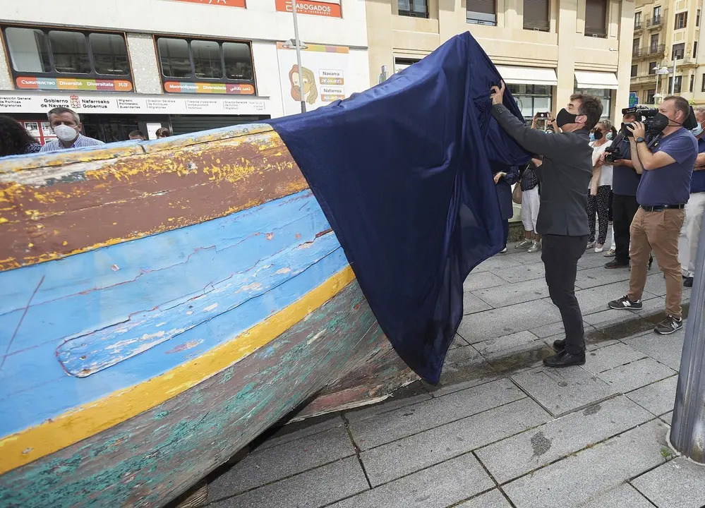 Inauguraci&oacute;n de la exposici&oacute;n callejera e instalaci&oacute;n 'Personas refugiadas: huir para vivir'.