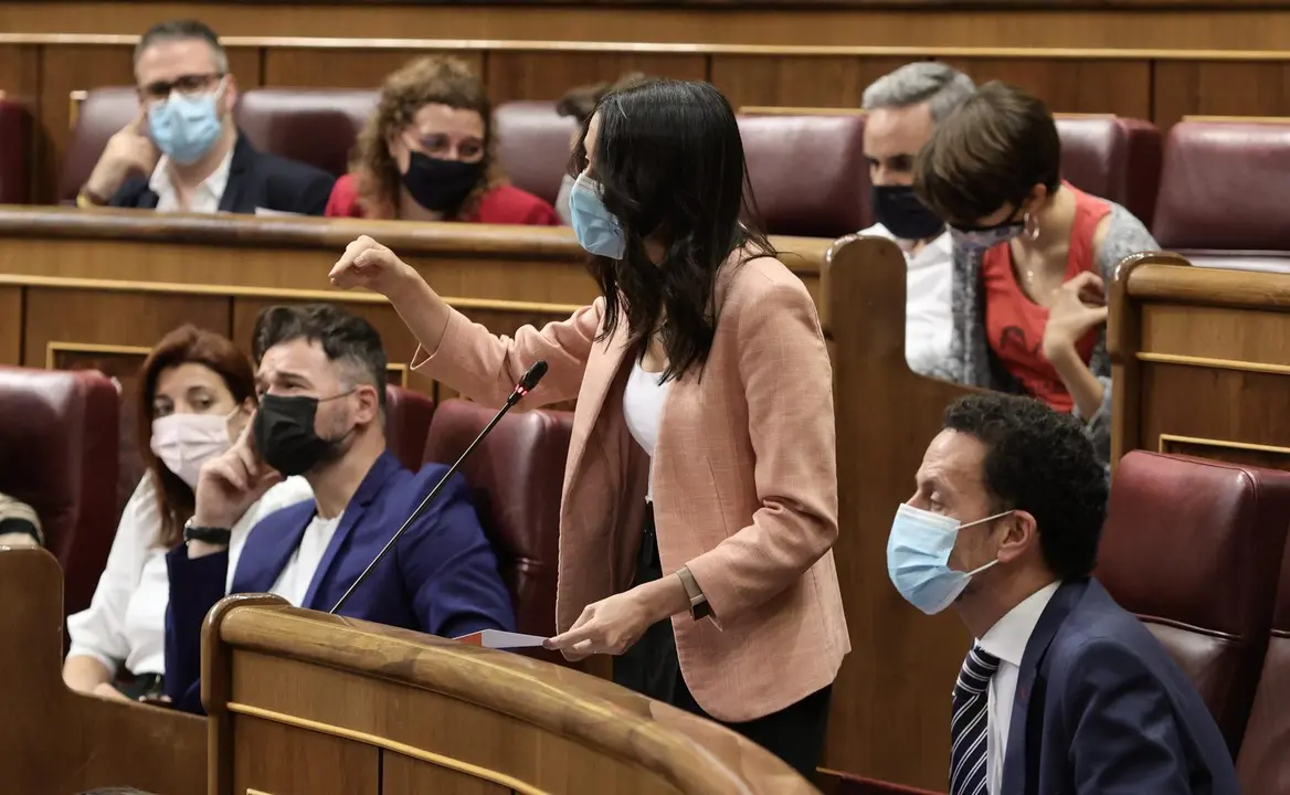 La l&iacute;der de Cs, In&eacute;s Arrimadas, interviene en una sesi&oacute;n de control en el Congreso