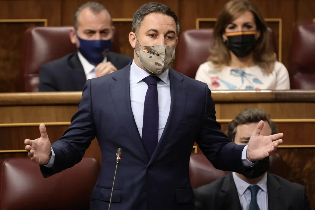 El l&iacute;der de Vox, Santiago Abascal, interviene en una sesi&oacute;n de controlen el Congreso