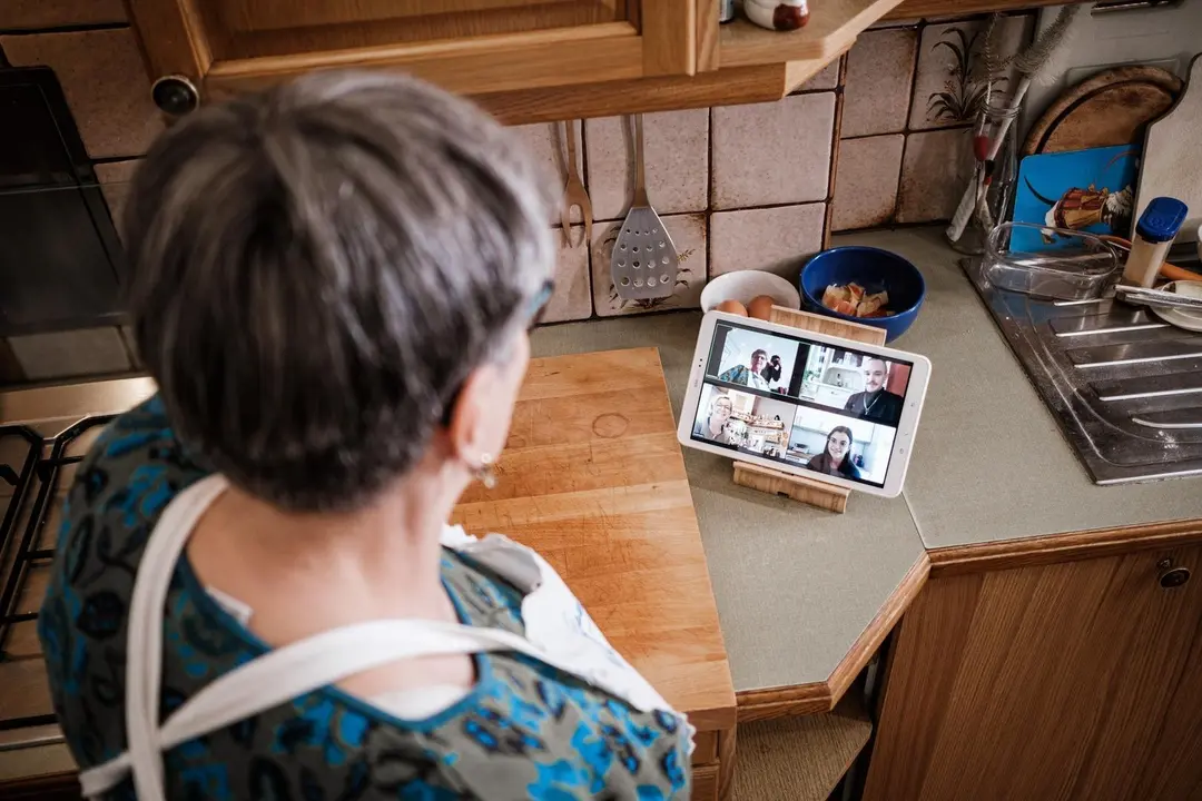 Generationencaf&eacute; 'Vollpension' lanza la campa&ntilde;a internacional 'Hornear contra la pobreza' para involucrar a los mayores en el intercambio de recetas online