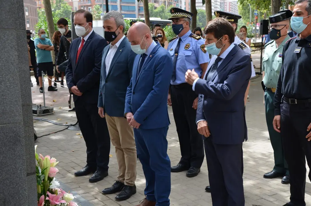Jaume Collboni, Albert Batlle y Jord&iacute; Mart&iacute; en el acto conmemorativo de la memoria de las v&iacute;ctimas del atentado de Hipercor.