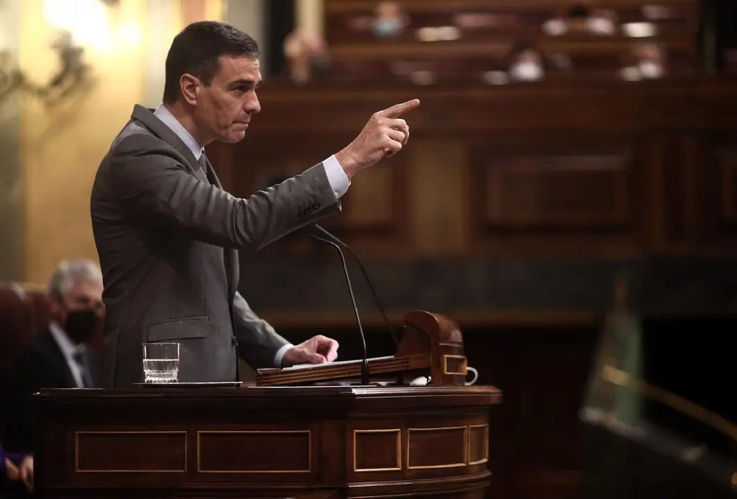 Archivo - El presidente del Gobierno, Pedro S&aacute;nchez, interviene durante una sesi&oacute;n plenaria, a 14 de abril de 2021, en el Congreso de los Diputados, Madrid, (Espa&ntilde;a). Durante el pleno, el Gobierno dar&aacute; cuenta de los datos y gestiones realizadas durante el