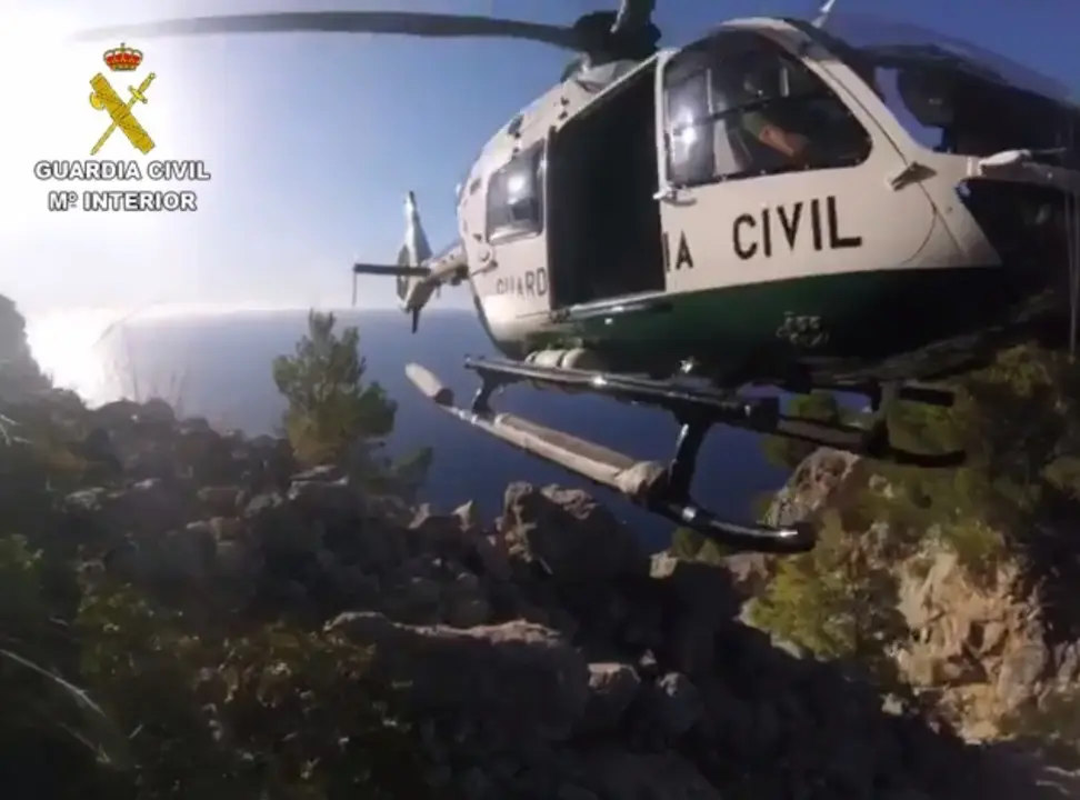 Archivo - Imagen de archivo de un helic&oacute;ptero del Grupo de Rescate de Monta&ntilde;a de la Guardia Civil (Greim).