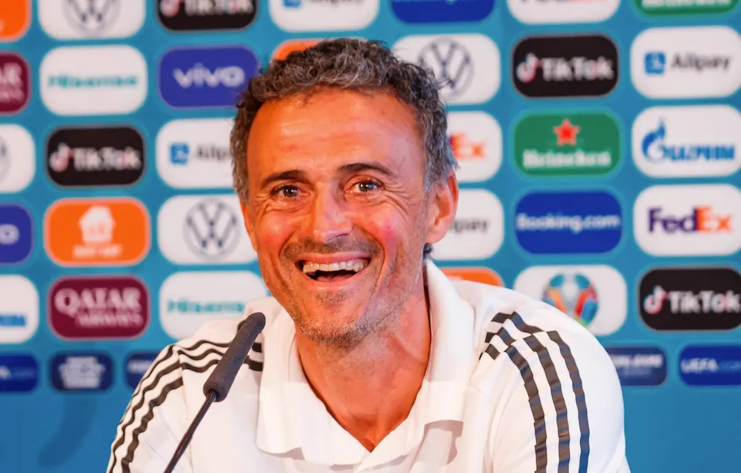 El t&eacute;cnico de la selecci&oacute;n espa&ntilde;ola Luis Enrique ofrece una rueda de prensa en la v&iacute;spera del partido ante Polonia, correspondiente al grupo E de la Eurocopa 2020, que se disputar&aacute; en el estadio de La Cartuja en Sevilla. EFE/ Pablo Garc&iacute;a