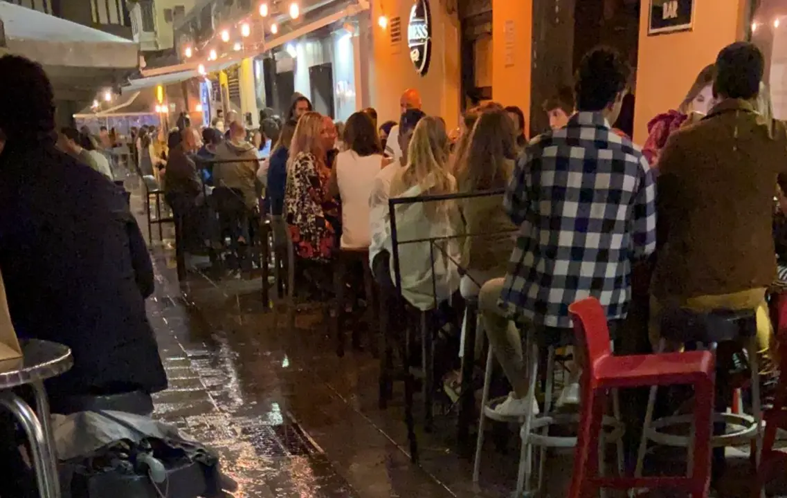 Vista de una calle de Santander donde se concentran la mayor parte del ocio nocturno de la ciudad. / S. D&Iacute;AZ