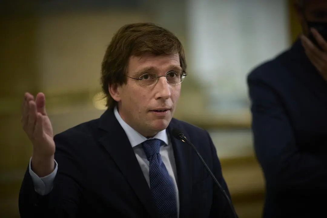El alcalde de Madrid, Jos&eacute; Luis Mart&iacute;nez-Almeida, ofrece declaraciones a los medios de comunicaci&oacute;n