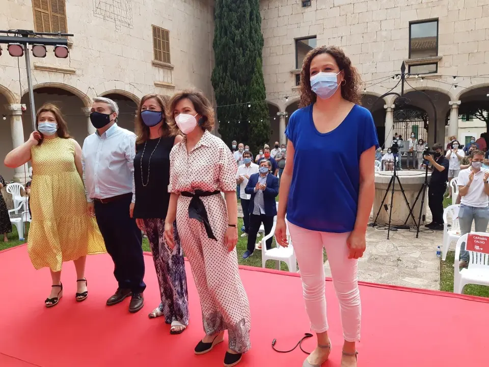 La secretaria general de Socialistas de Mallorca, Mercedes Garrido; el alcalde de Inca, Virgili Moreno; la secretaria general del PSIB, Francina Armengol, la vicepresidenta primera del Gobierno, Carmen Calvo, y la presidenta del Consell, Catalina Cladera.