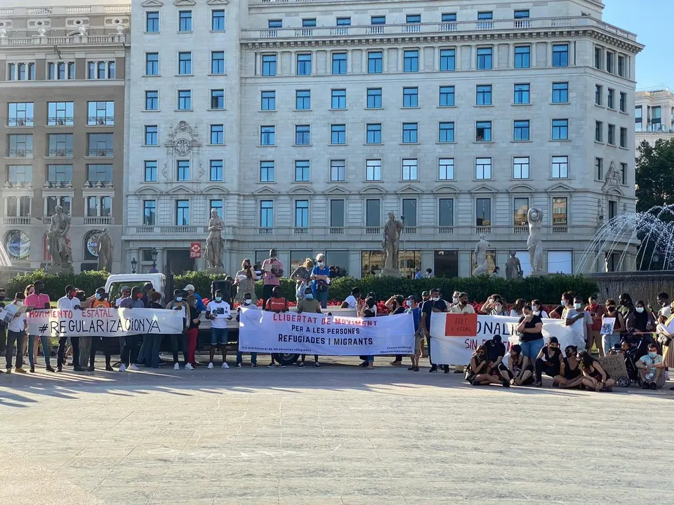 Unas 200 personas se manifiestan en Barcelona por el D&iacute;a Mundial de los Refugiados
