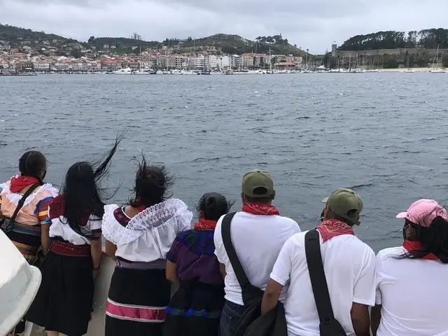 Delegaci&oacute;n zapatista a su llegada a Baiona, en Galicia