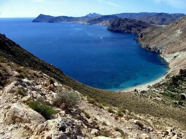 Cala Raj&aacute;, en el Parque Natural de Cabo de Gata-N&iacute;jar (Almer&iacute;a)