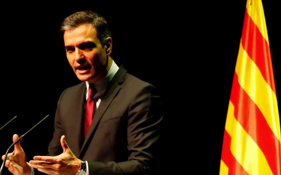 El presidente del Gobierno, Pedro S&aacute;nchez, pronuncia en el Teatre del Liceu de Barcelona la conferencia "Reencuentro: un proyecto de futuro para toda Espa&ntilde;a", ante representantes pol&iacute;ticos y de la sociedad civil, en v&iacute;speras de los posibles indultos a los l&iacute;deres del proc&eacute;s presos. EFE/Toni Albir