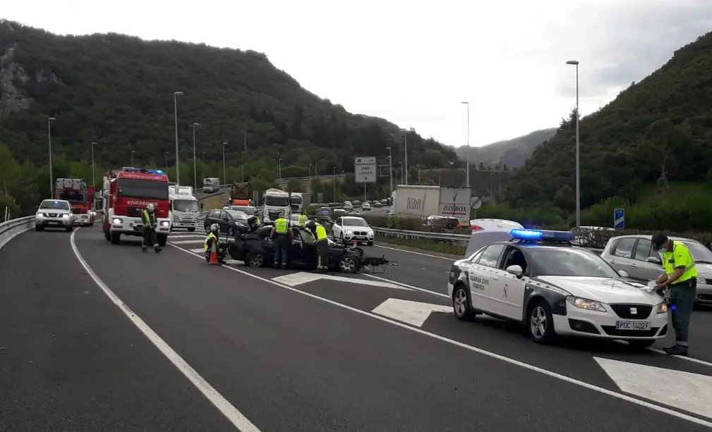 Accidente registrado en la A-8, a la altura de la salida de Liendo.