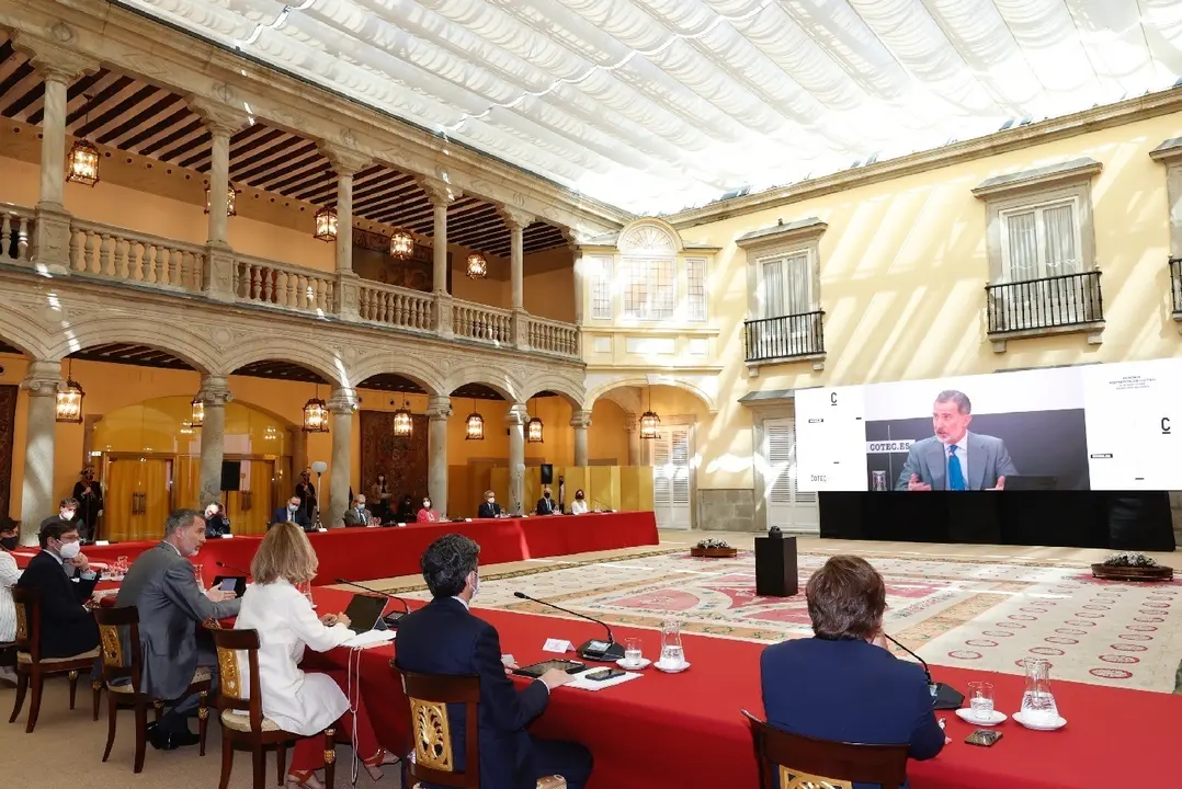 El Rey Felipe VI, durante el desarrollo de la reuni&oacute;n del Patronato de la Fundaci&oacute;n Cotec