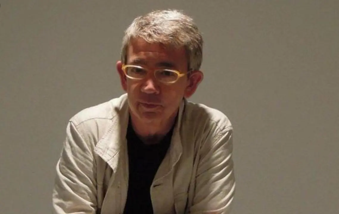 El escritor y periodista Guillermo Busutil ha sido galardonado con el Premio Nacional de Periodismo Cultural 2021,