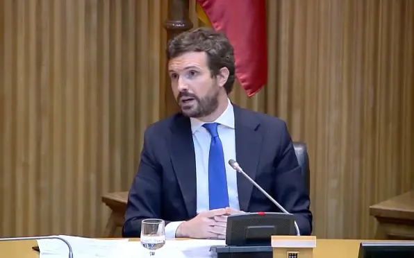 El presidente de PP, Pablo Casado durante la reuni&oacute;n de la plenaria conjunta de los grupos parlamentarios de la formaci&oacute;n en el Congreso de los Diputados y del Senado, en la Sala Ernest Lluch del Congreso de los Diputados, a 21 de junio de 2021, en Madrid (Espa&ntilde;a). El PP mantiene esta reuni&oacute;n al tiempo que el presidente del Gobierno ha anunciado en un acto en Barcelona que ma&ntilde;ana el Gobierno aprobar&aacute; en Consejo de Ministros los indultos a los presos del proc&eacute;s, en contra de los que se ha manifestado el Grupo Popular.
Firma