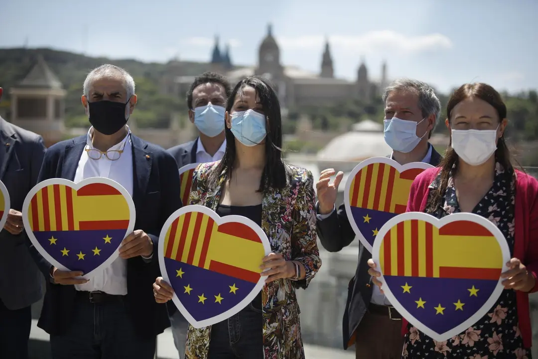 La presidenta de Ciudadanos, In&eacute;s Arrimadas, junto a otros dirigentes de Cs en Barcelona tras una reuni&oacute;n del Comit&eacute; Ejecutivo del partido.