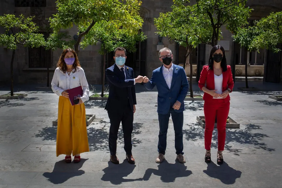 La consellera de Presidencia, Laura Vilagr&agrave;, el presidente de la Generalitat, Pere Aragon&egrave;s, el presidente de ERC en el Parlament, Josep Maria Jov&eacute;, y la secretaria general adjunta y portavoz de ERC, Marta Vilalta.