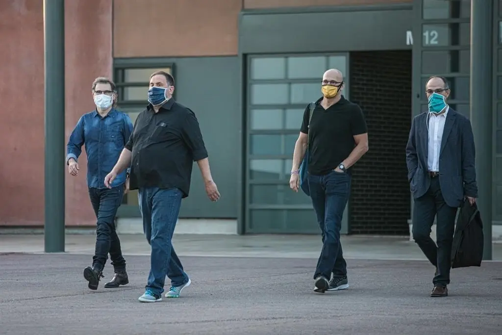 Ordi Cuixat, Oriol Junqueras, Ra&uuml;l Romeva y Jordi Turull salen de la prisi&oacute;n de Lledoners por primera vez con la semilibertad