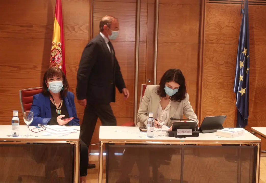 Archivo - (I-D) La vicepresidenta primera del Senado y portavoz de la Mesa, Cristina Narbona; el vicepresidente segundo de la Mesa, P&iacute;o Garc&iacute;a-Escudero; y la presidenta del Senado, Pilar Llop, momentos antes de iniciar la reuni&oacute;n del &oacute;rgano en el Sal&oacute;n de