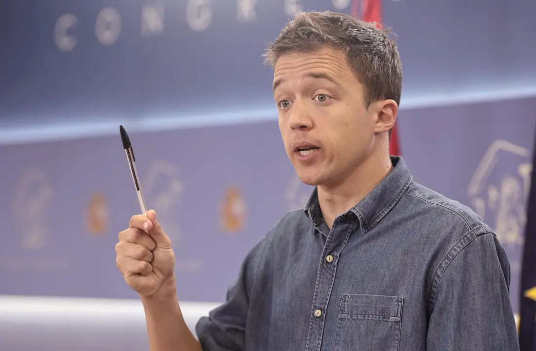 El l&iacute;der de M&aacute;s Pa&iacute;s, &Iacute;&ntilde;igo Errej&oacute;n, interviene en una rueda de prensa anterior a una Junta de Portavoces, a 15 de junio de 2021, en la Sala Constitucional del Congreso de los Diputados, a 15 de junio de 2021, en Madrid, (Espa&ntilde;a).