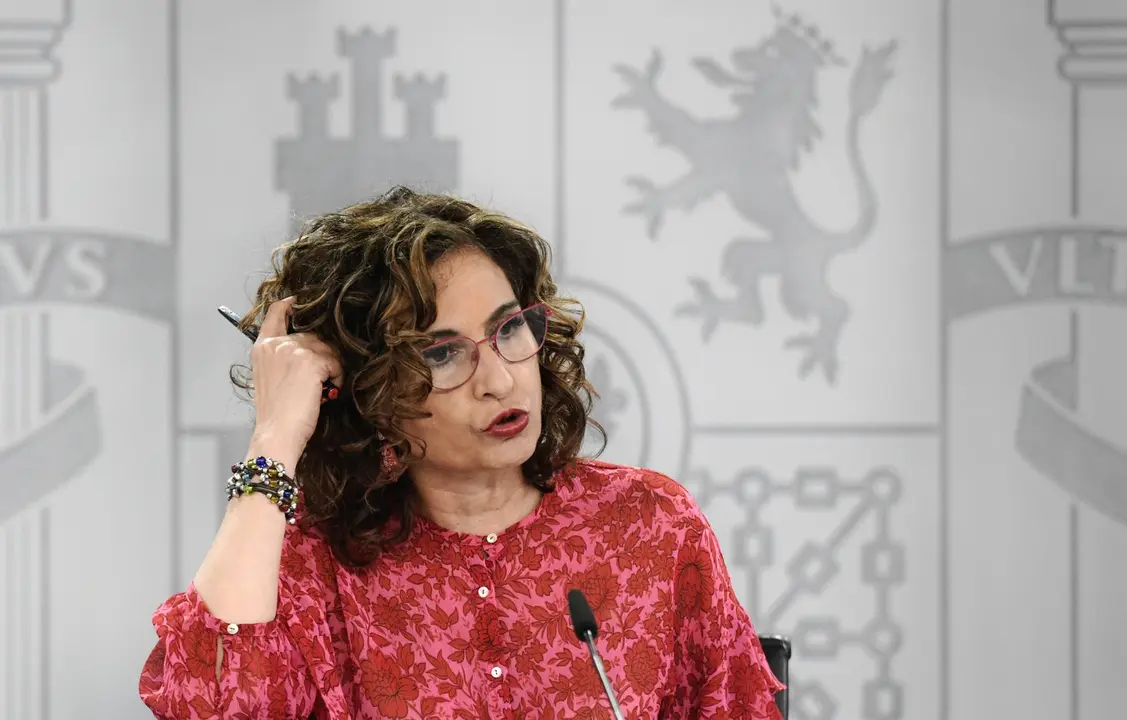 La ministra de Hacienda, Mar&iacute;a Jes&uacute;s Montero, comparece en una rueda de prensa posterior al Consejo de Ministros, a 15 de junio de 2021, en La Moncloa, Madrid, (Espa&ntilde;a). Durante la comparecencia, donde han informado sobre los acuerdos a los que han llegad