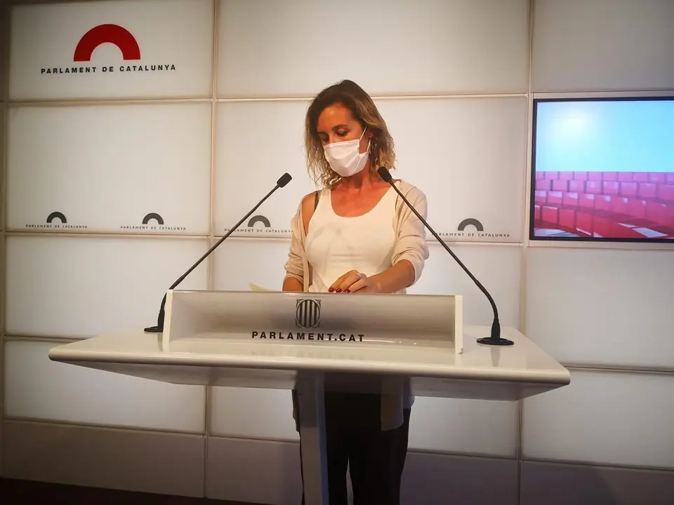 La diputada de la CUP en el Parlament Laia Estrada en rueda de prensa