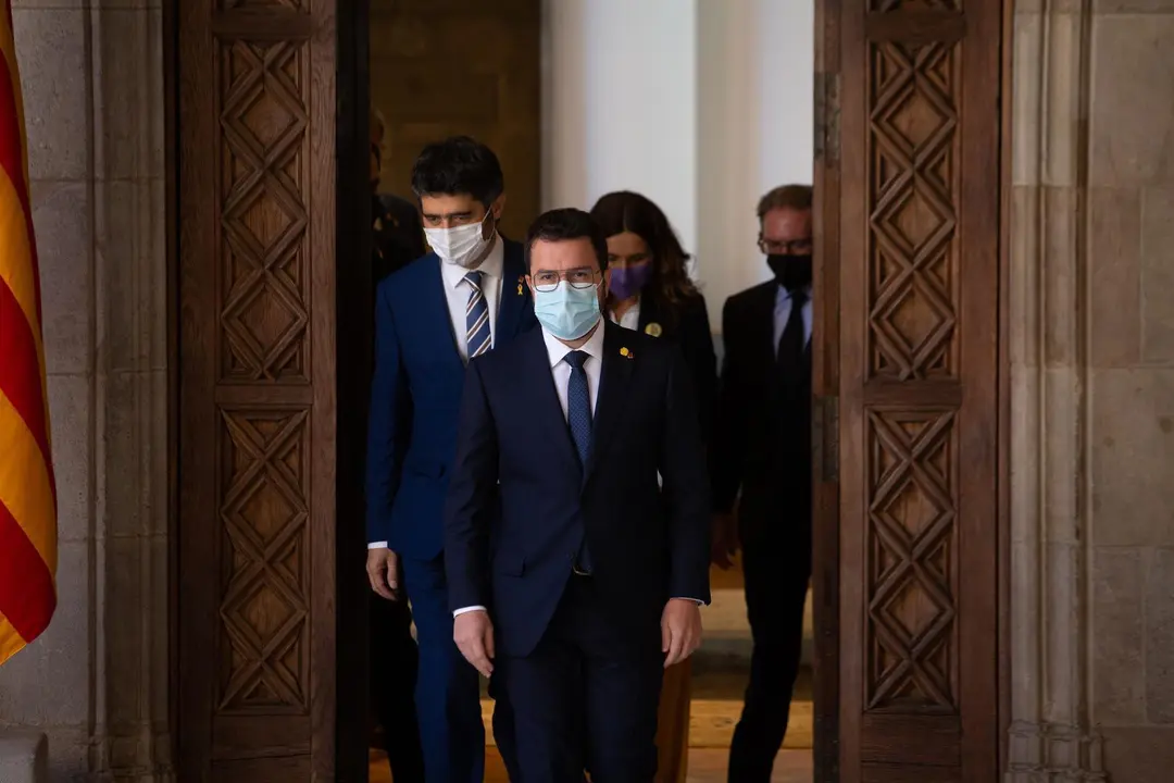 El presidente de la Generalitat, Pere Aragon&egrave;s, acompa&ntilde;ado del vicepresidente, Jordi Puigner&oacute;, la consellera de Presidencia, Laura Vilagr&agrave;, y el conseller de Econom&iacute;a, Jaume Gir&oacute;, antes de su comparecencia tras los indultos a los presos del 1-O.