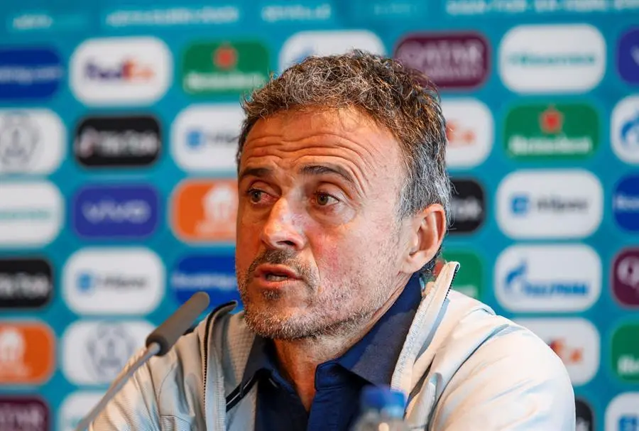 El entrenador de la selecci&oacute;n espa&ntilde;ola, Luis Enrique, ofrece una rueda de prensa este martes en Sevilla, en la v&iacute;spera de su encuentro del grupo E de la Eurocopa 2020 ante Eslovaquia. EFE/ Pablo Garc&iacute;a