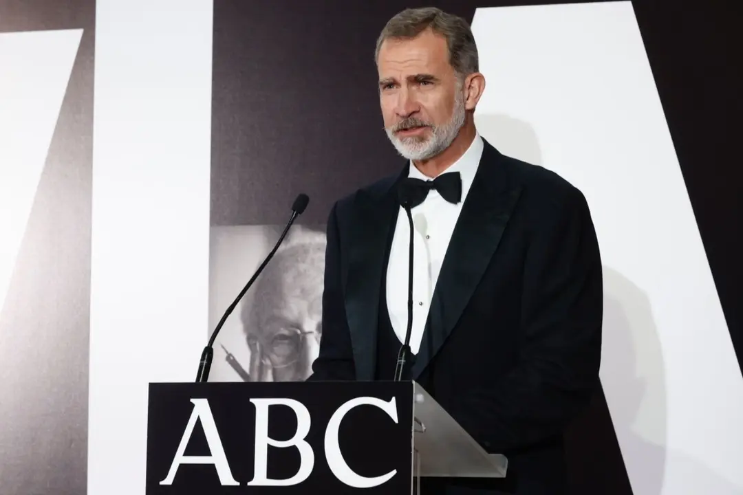 El Rey Felipe VI durante la clausura de la entega de premios Mariano de Cavia, Luca de Tena y Mingote.