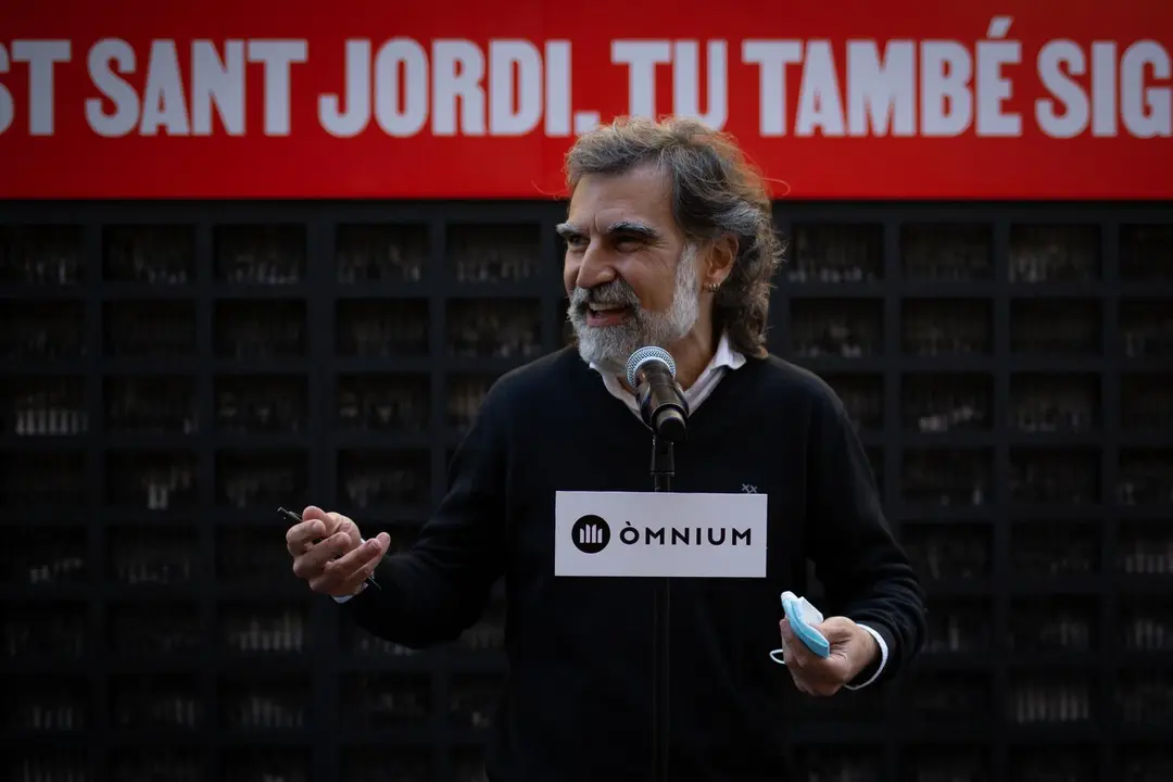 Archivo - El presidente de &Ograve;mnium, Jordi Cuixart interviene durante la acci&oacute;n que la asociaci&oacute;n organiza a favor de la amnist&iacute;a, a 23 de abril de 2021, en Barcelona, Catalunya (Espa&ntilde;a). &Oacute;mnium organiza este acto a favor de la amnist&iacute;a para los presos del 