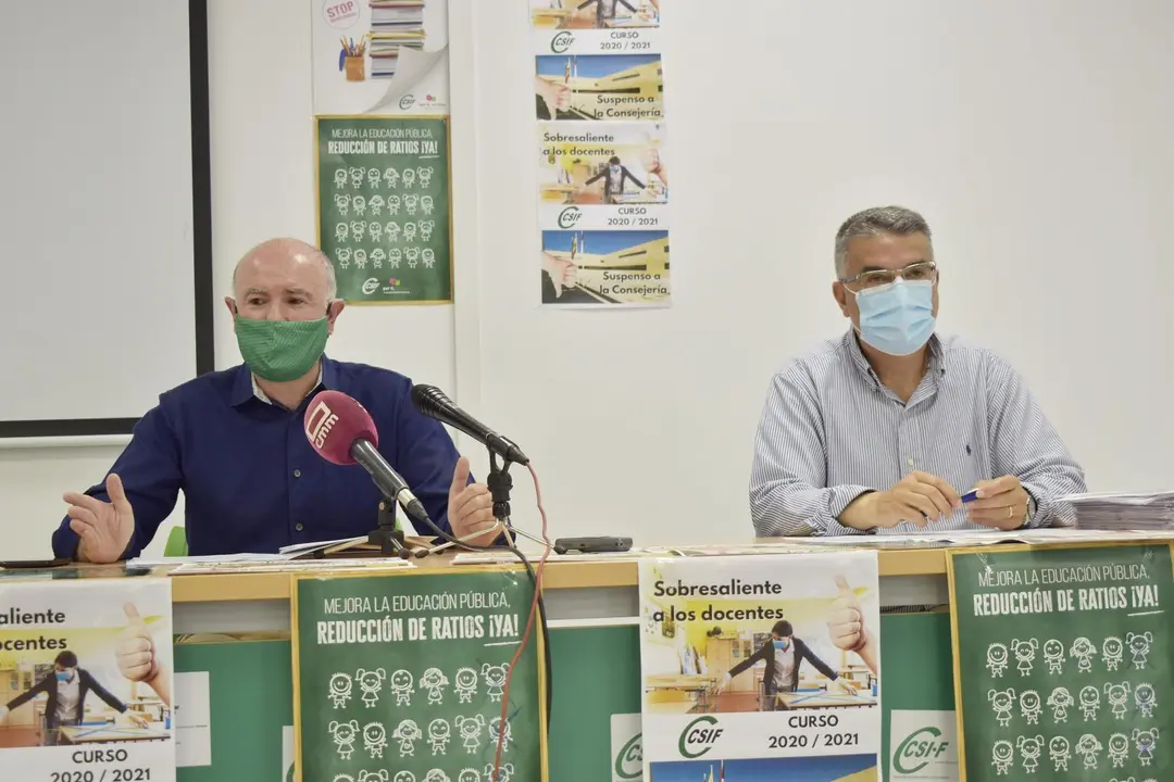 El presidente auton&oacute;mico de CSIF Educaci&oacute;n, Jos&eacute; Antonio Ranz, y el responsable de Educaci&oacute;n de CSIF Toledo, Enrique de la Rosa, en rueda de prensa.
