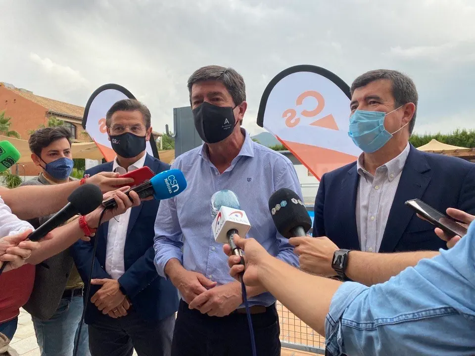 Imagen de archivo del coordinador auton&oacute;mico de Cs en Andaluc&iacute;a, Juan Mar&iacute;n, atendiendo a los medios.
