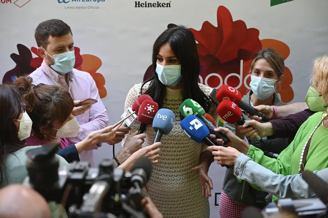 La vicealcaldesa de Madrid, Bego&ntilde;a Villac&iacute;s, ofrece declaraciones a los medios de comunicaci&oacute;n durante la presentaci&oacute;n de la programaci&oacute;n oficial de MADO 2021 (Madrid Orgullo), a 23 de junio de 2021, en el Museo Thyssen-Bornemisza, Madrid