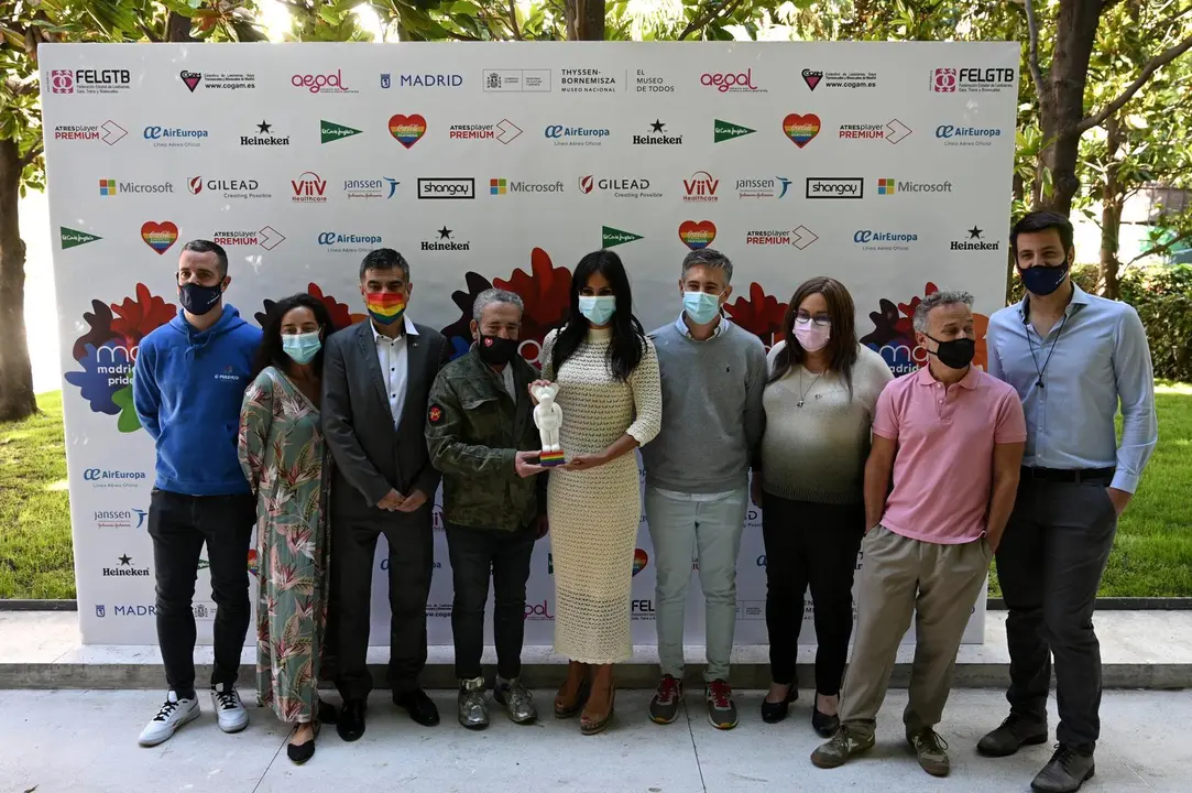 El coordinador de MADO, Juan Carlos Alonso (3i); la vicealcaldesa de Madrid, Bego&ntilde;a Villac&iacute;s (5i); la presidenta de COGAM &ndash; Colectivo LGTB+ de Madrid, Carmen Garc&iacute;a de Merlo (3d), y el presidente de AEGAL (Comercio, ocio, turismo y cultura gayfriendly), A