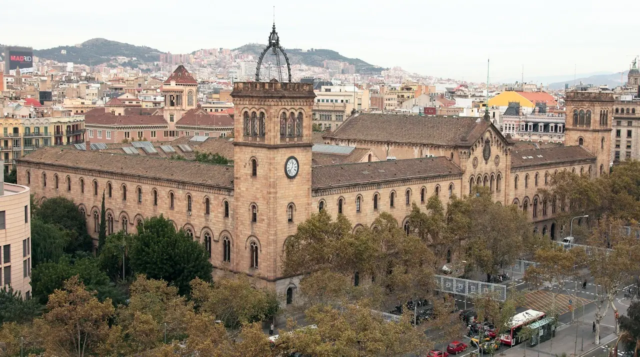 Archivo - Edificio hist&oacute;rico de la Universitat de Barcelona