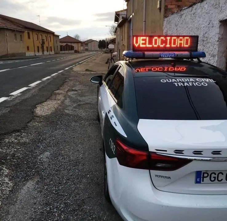 Archivo - Un coche radar de la Guardia Civil.