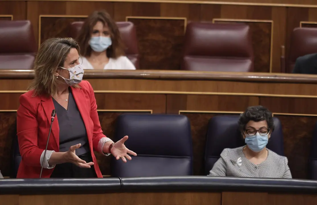 La vicepresidenta cuarta del Gobierno y ministra de Transici&oacute;n Ecol&oacute;gica y Reto Demogr&aacute;fico, Teresa Ribera, interviene en una sesi&oacute;n de control al Gobierno en el Congreso de los Diputados, a 23 de junio de 2021, en Madrid, (Espa&ntilde;a). El pleno de este marte